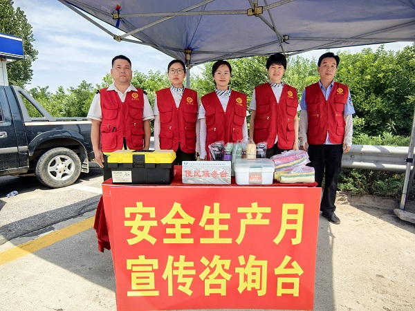 現(xiàn)場咨詢1.jpg 現(xiàn)場咨詢1.jpg